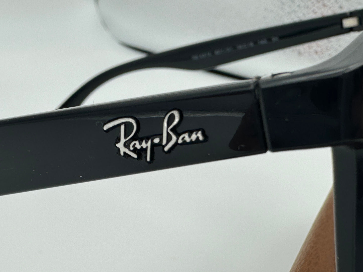 Ray-Ban RB 4374 56mm Black / G 15 Glass Lens 601/31 Italy Factory defect