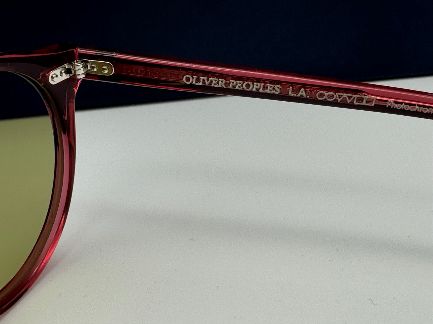 Oliver Peoples Gregory Peck 50mm Limited Edition Translucent Rust / Green Photochromic OV 5217 17644C Italy Open Box