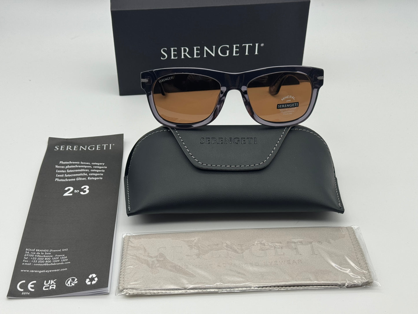 Serengeti FOYT 53mm Shiny Transparent Gray / Mineral Polarized Photochromic Drivers lens SS549003 Italy NEW