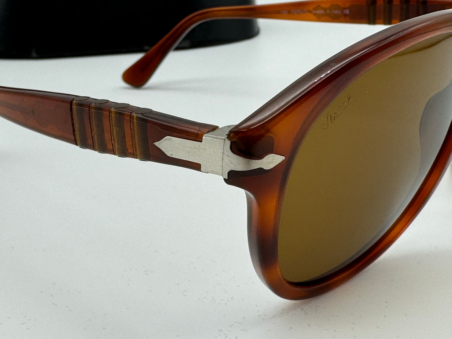 Vintage 1990s Persol 649

4 Barrel melflecto