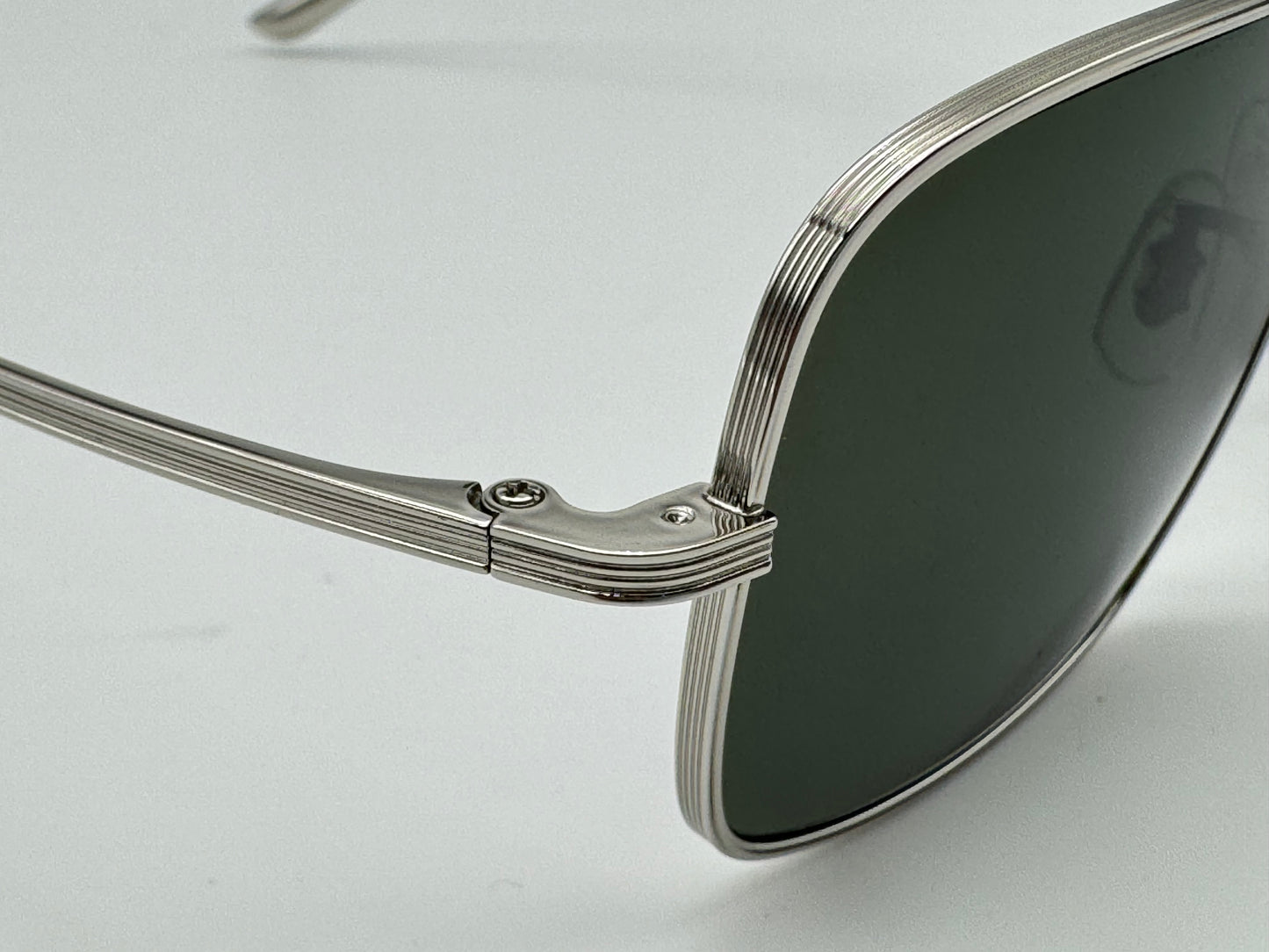 Oliver Peoples Victory LA 54mm OV 1246 ST Silver Midnight Express Polarized Silver Titanium Preowned