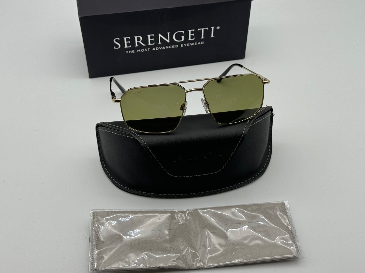 Serengeti Wayne 57mm SS 546005 Shiny Light Gold Mineral Photochromic 555nm Non-Polarised Sunglasses Italy NEW