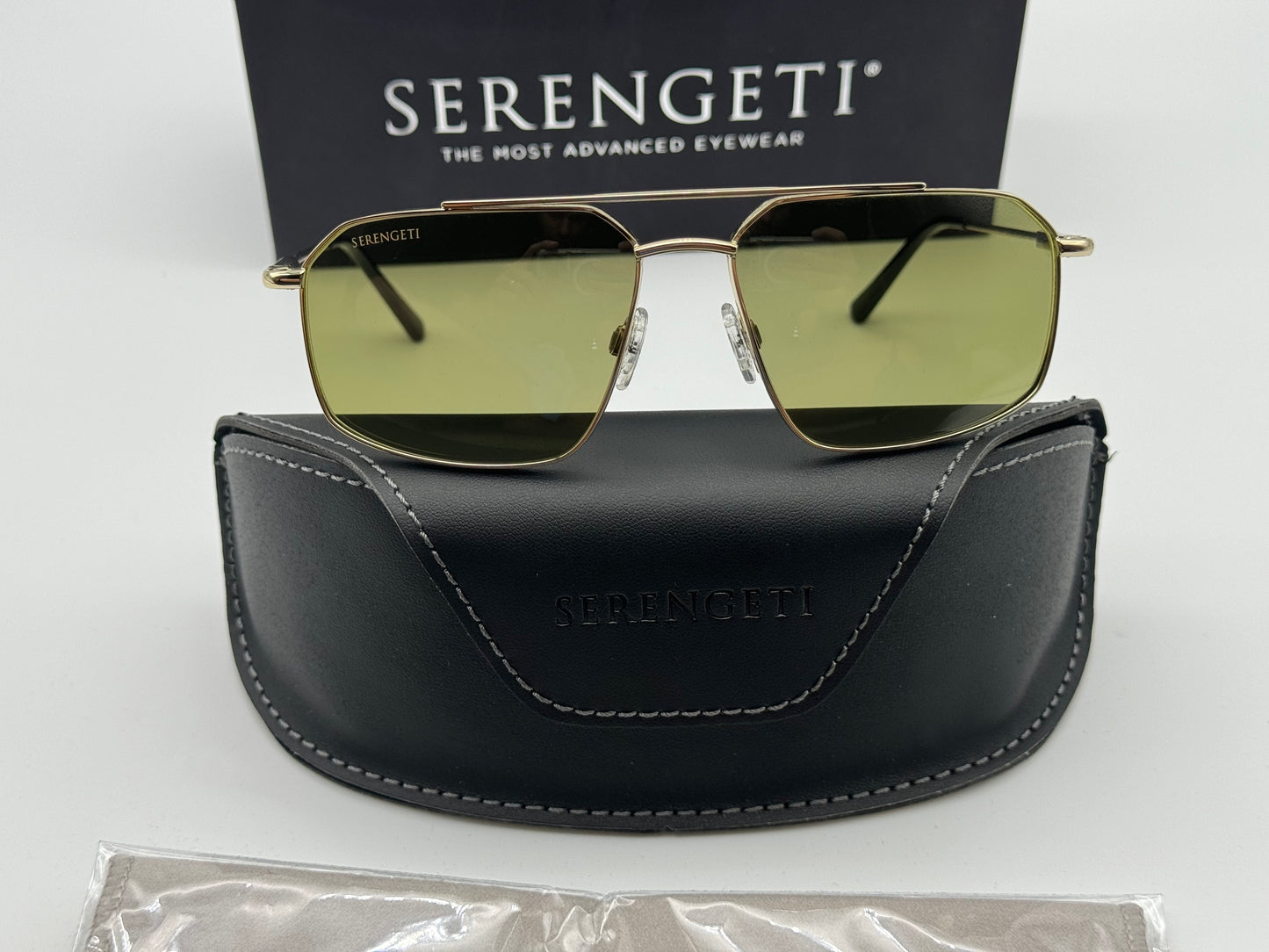 Serengeti Wayne 57mm SS 546005 Shiny Light Gold Mineral Photochromic 555nm Non-Polarised Sunglasses Italy NEW