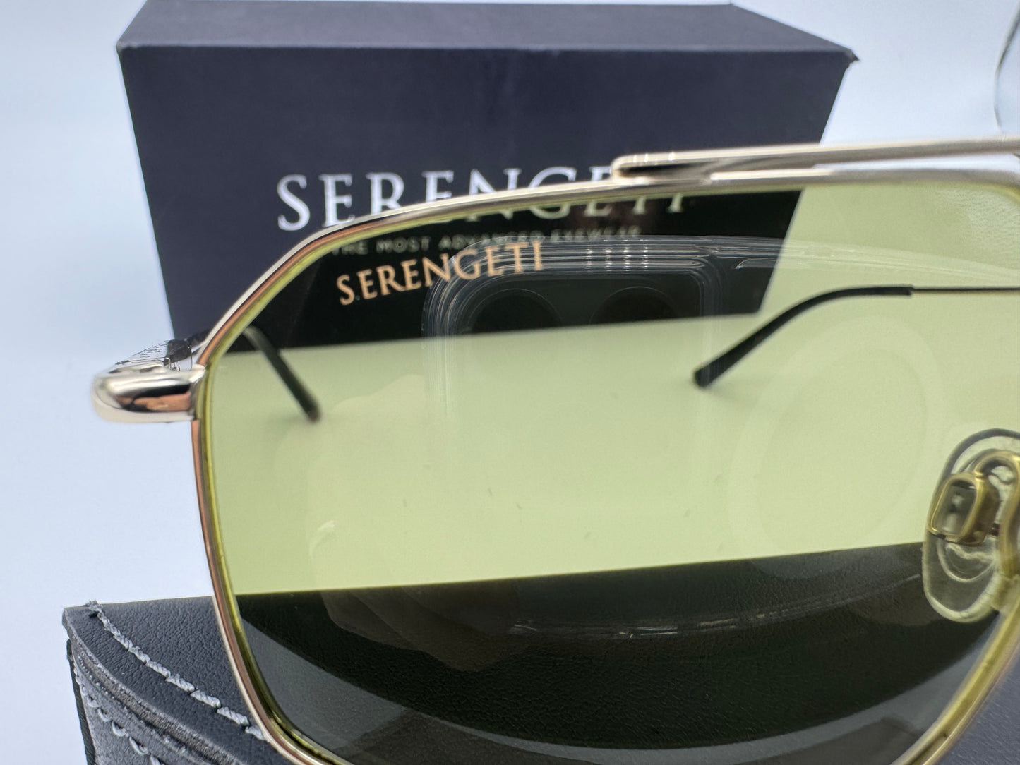 Serengeti Wayne 57mm SS 546005 Shiny Light Gold Mineral Photochromic 555nm Non-Polarised Sunglasses Italy NEW