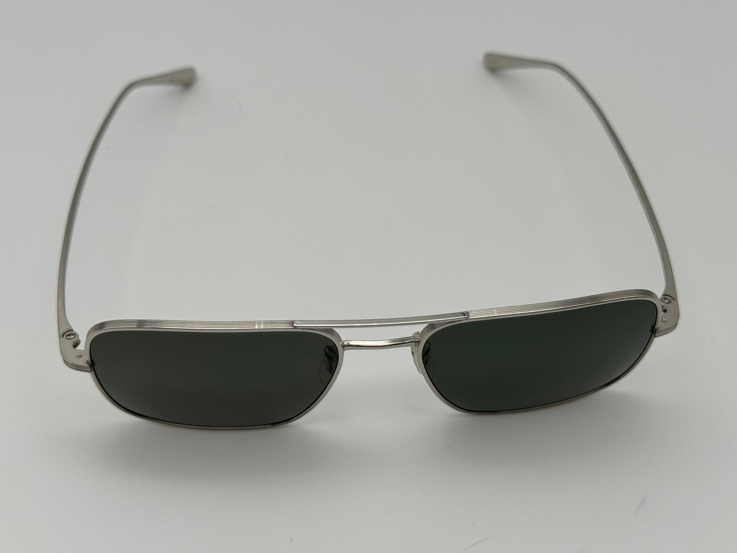 Oliver Peoples Victory LA 54mm OV 1246 ST Silver Midnight Express Polarized Silver Titanium Preowned